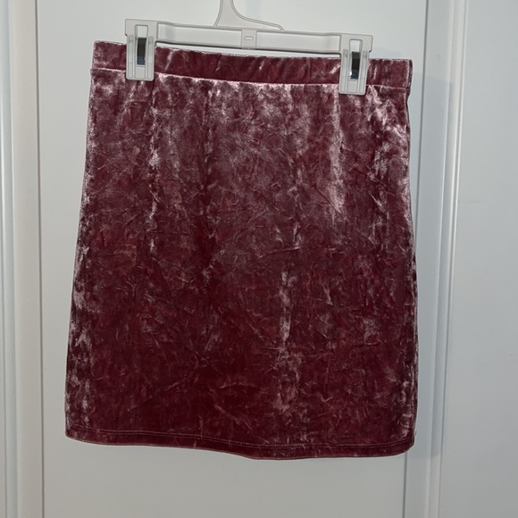 Forever 21 velvet, pink miniskirt, size medium. - Picture 3 of 7